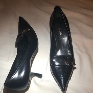 Prada pumps 36.5 6.5 Black Pointed Toe Mid-Kitten Heel Pumps silver Buckle